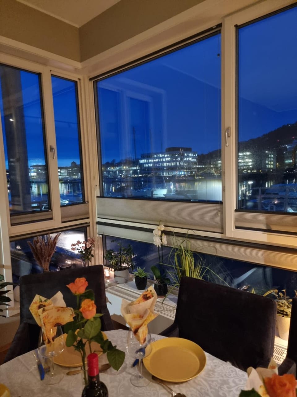 Living room, Dining area, City view