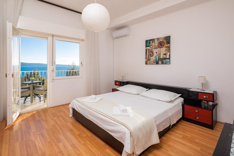 Natural landscape, View (from property/room), Photo of the whole room, Bedroom, Sea view, air conditioner