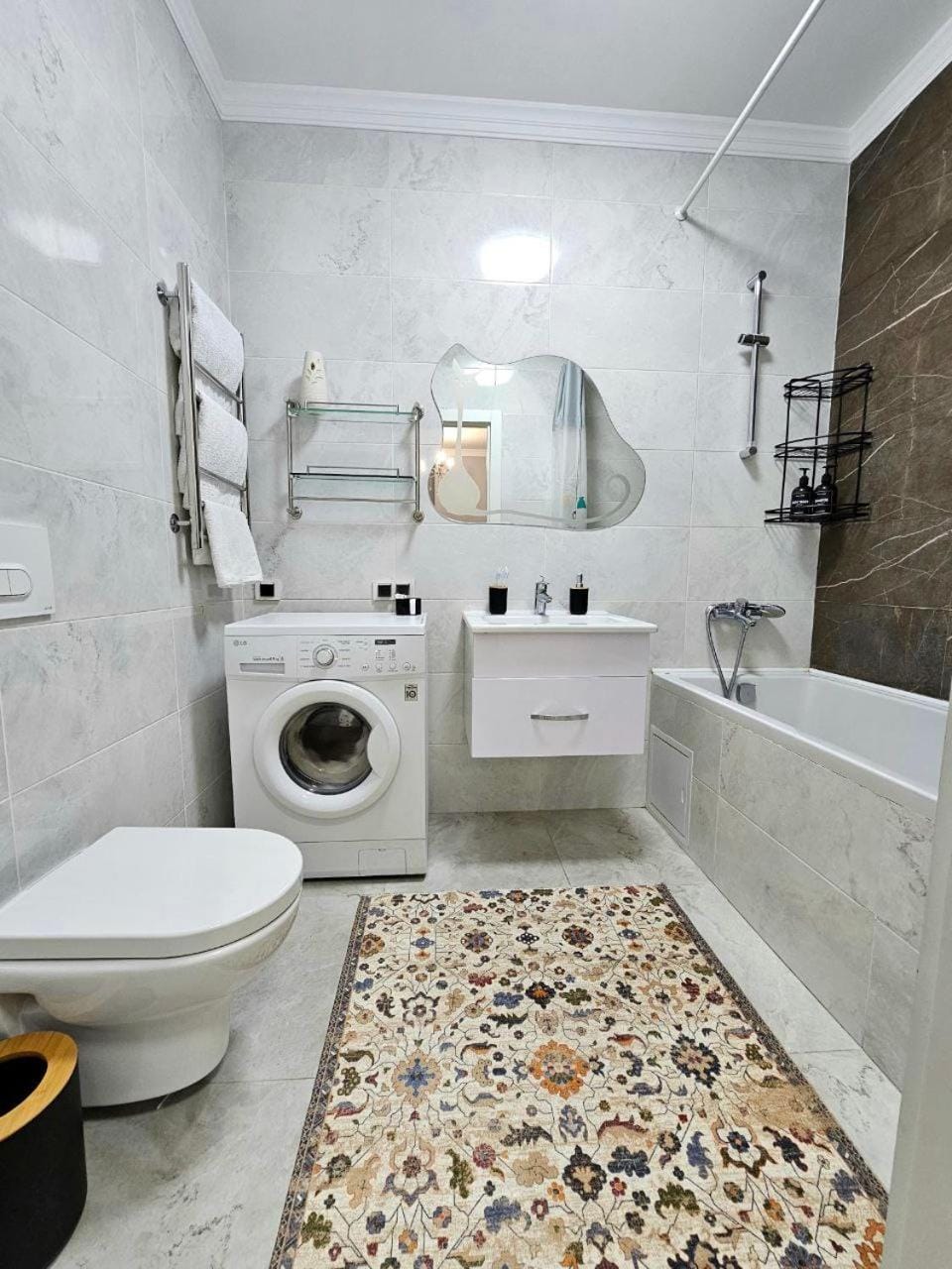 ЖК BRAUN рейки стильная квартира напротив ТРЦ MEGA ALMA-ATA по Розыбакиева Apartment in Almaty