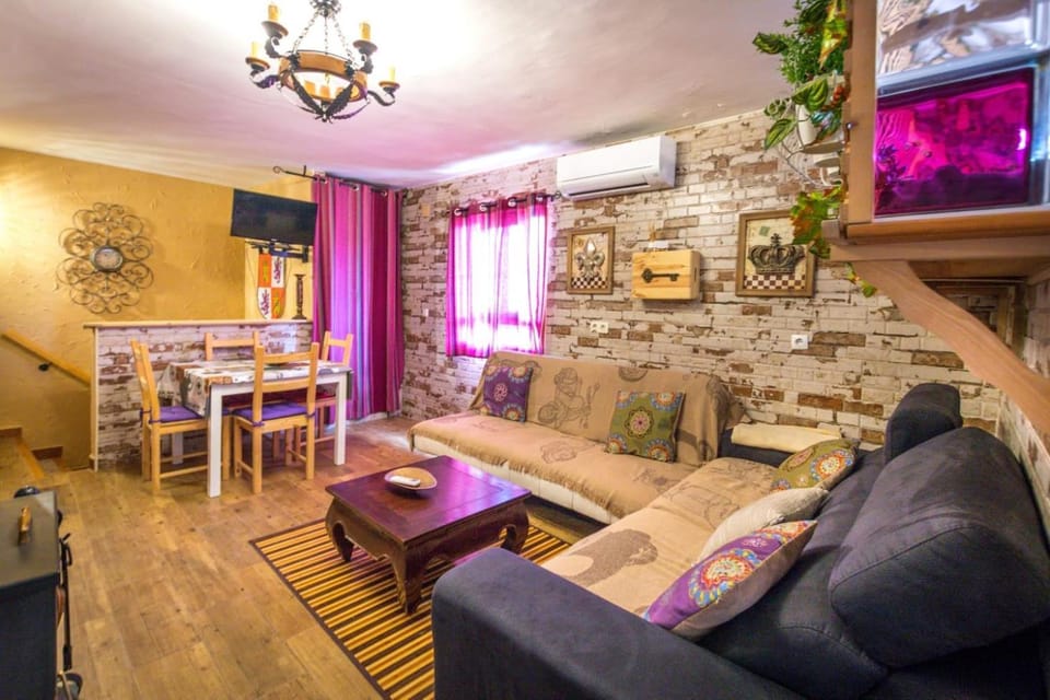 TV and multimedia, Living room, Dining area