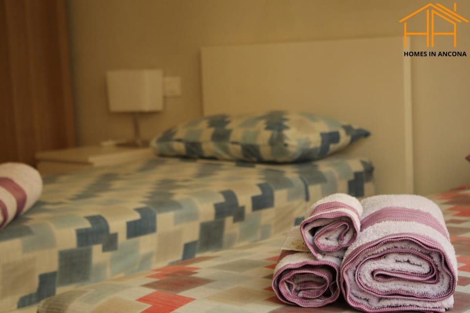 Photo of the whole room, Bedroom, towels