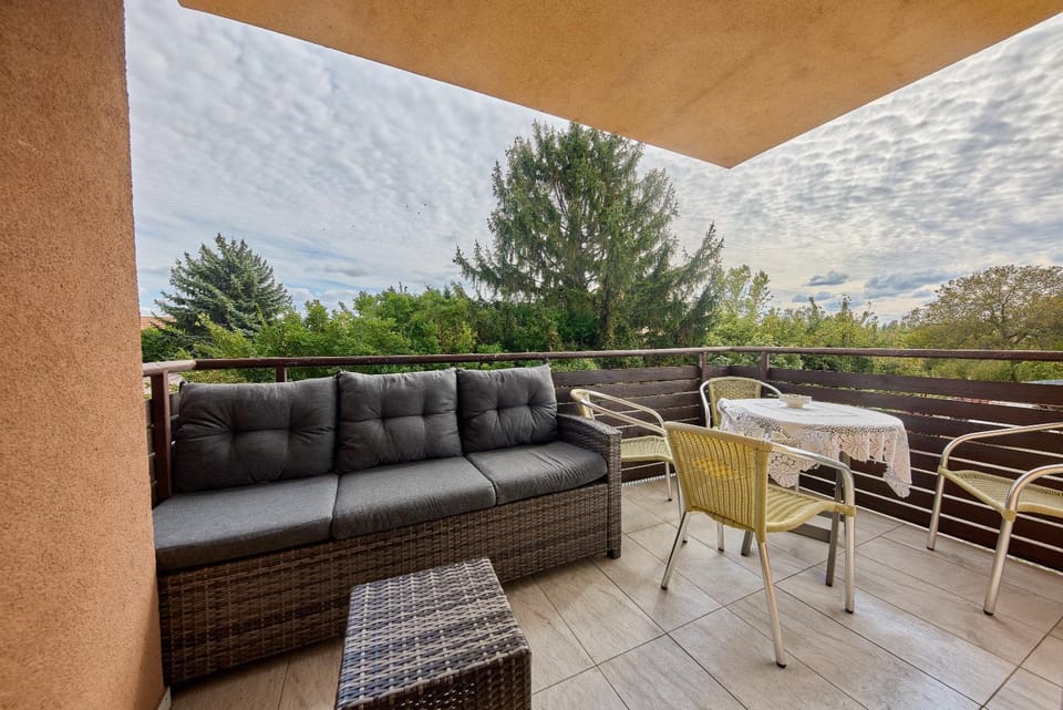 View (from property/room), Balcony/Terrace, Seating area