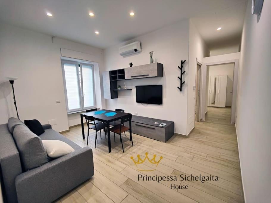 Communal lounge/ TV room, Dining area