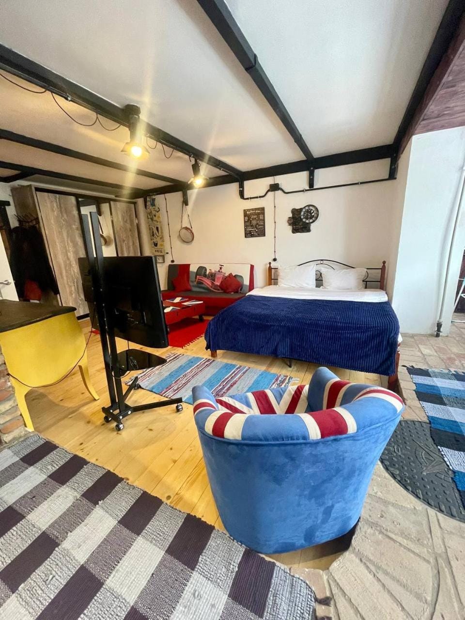 TV and multimedia, Seating area