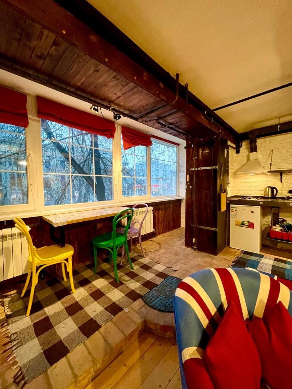 Kitchen or kitchenette, Living room, Dining area, minibar, stove