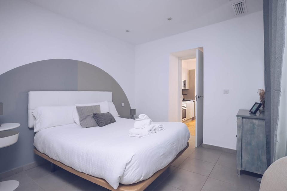 Eclectic 2BR with shared terrace perfect getaway Apartment in Gibraltar