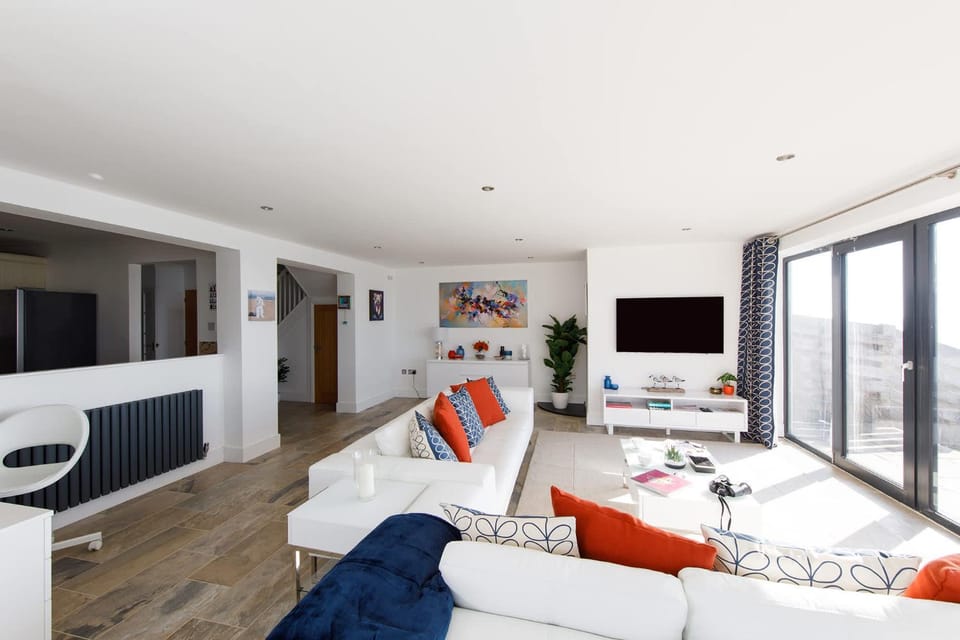 The Sea House - Ultimate Seafront Living & Sunsets House in Selsey