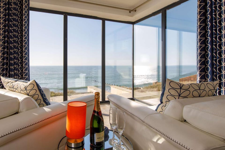 The Sea House - Ultimate Seafront Living & Sunsets House in Selsey
