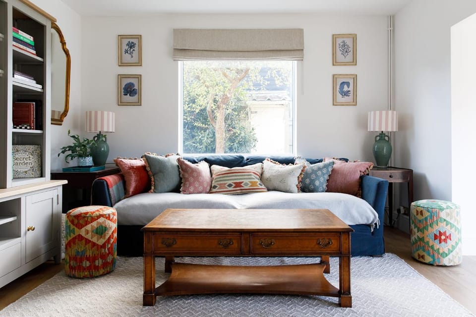 Living room, Seating area