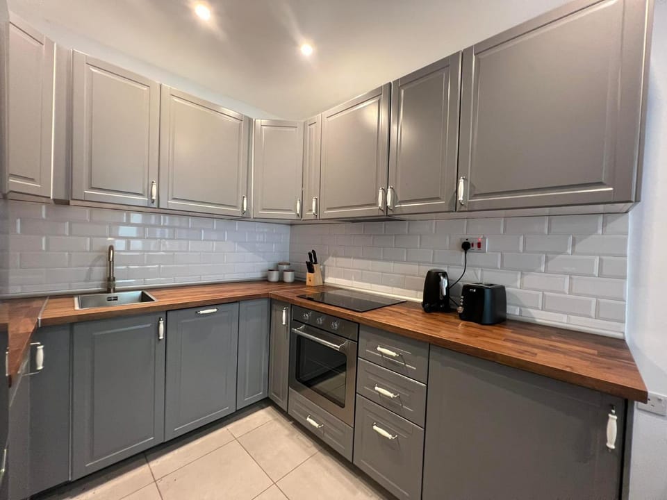 2BR 2BA with private patio your serene escape Apartment in Gibraltar