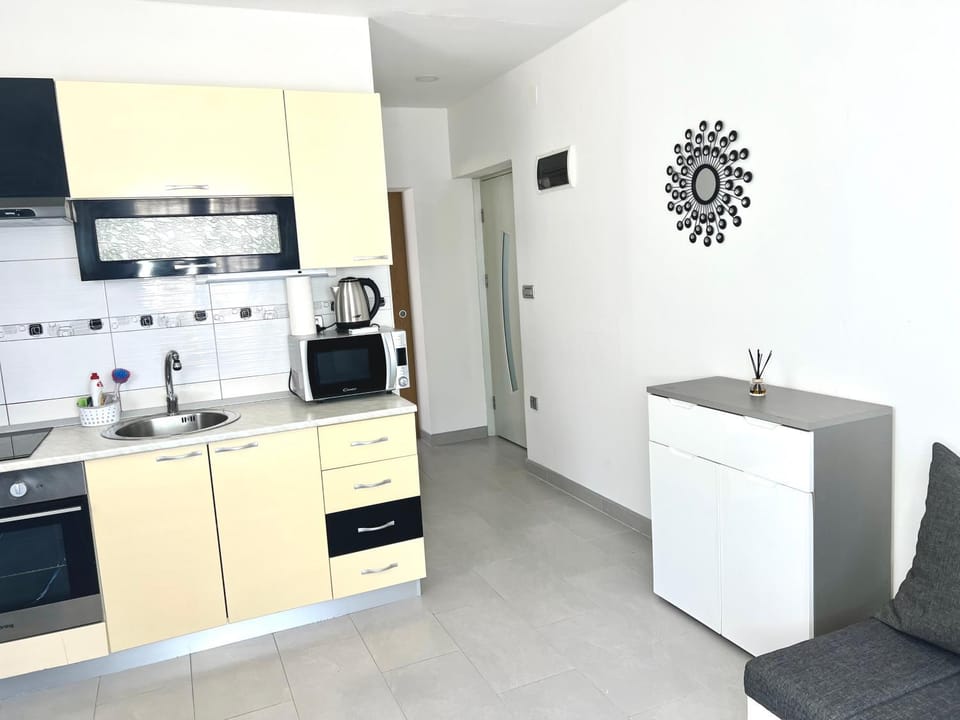 Apartman Solin 3, parking Apartment in Šibenik-Knin County, Croatia