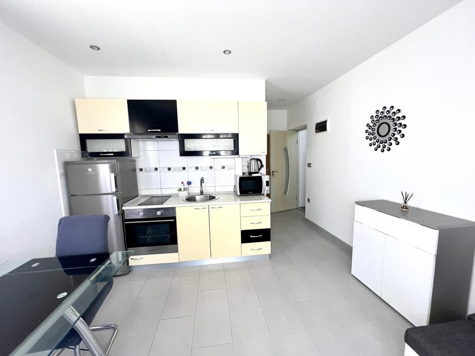 Apartman Solin 3, parking Apartment in Šibenik-Knin County, Croatia
