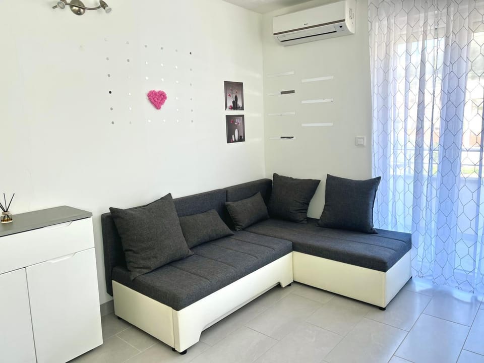 Apartman Solin 3, parking Apartment in Šibenik-Knin County, Croatia