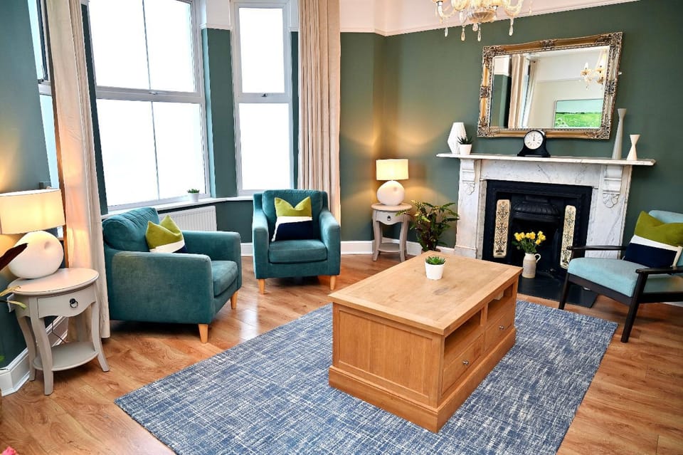 TV and multimedia, Living room, Seating area, Sea view