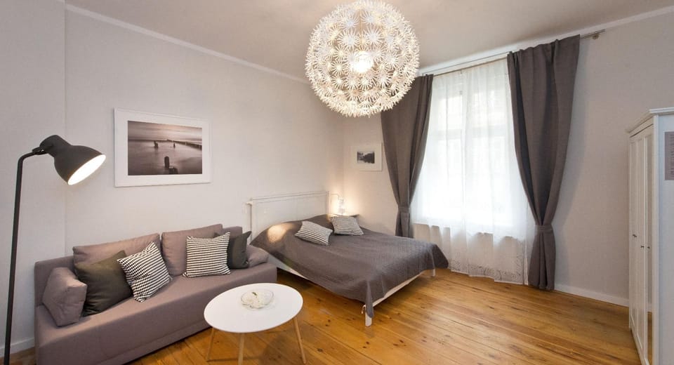 Bed, Photo of the whole room, Seating area