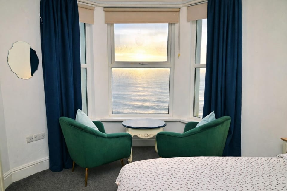 Bed, Natural landscape, Photo of the whole room, Seating area, Bedroom, Sea view