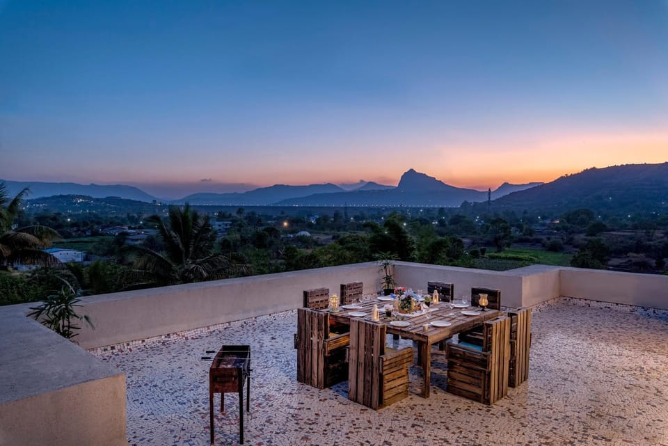 Patio, Natural landscape, View (from property/room), Balcony/Terrace, Seating area, Dining area, Mountain view, Sunset