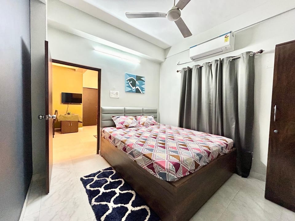 Bed, Photo of the whole room, Bedroom, wardrobe, air conditioner
