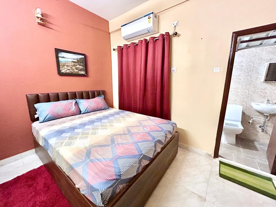 Bed, Photo of the whole room, Bedroom, air conditioner