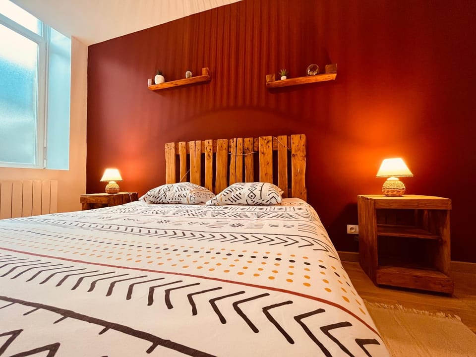 Bed, Photo of the whole room, Bedroom