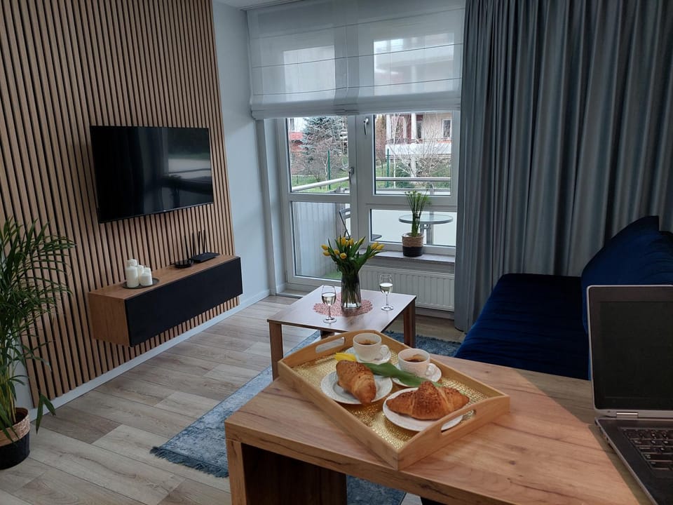 TV and multimedia, Seating area, Dining area