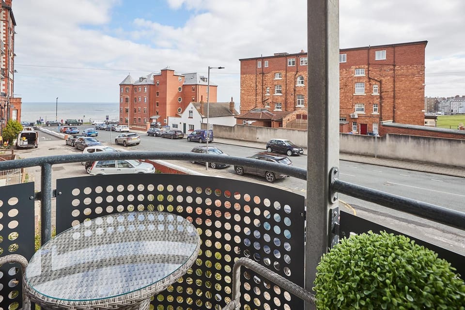 Balcony/Terrace, Sea view, Street view