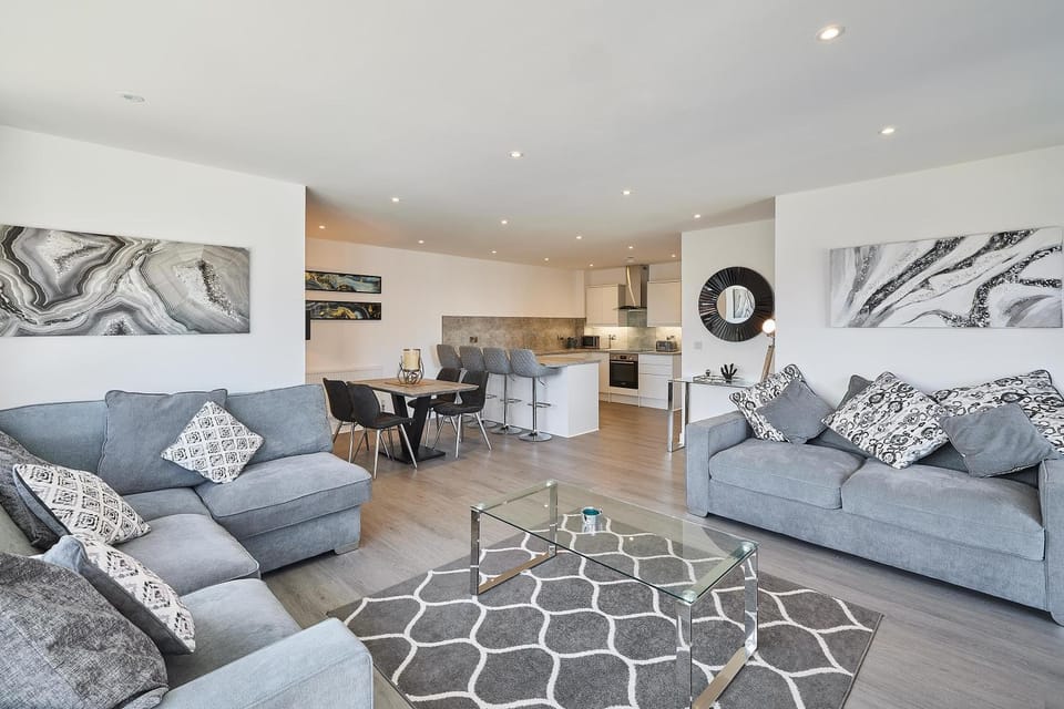 Kitchen or kitchenette, Living room, Seating area, Dining area