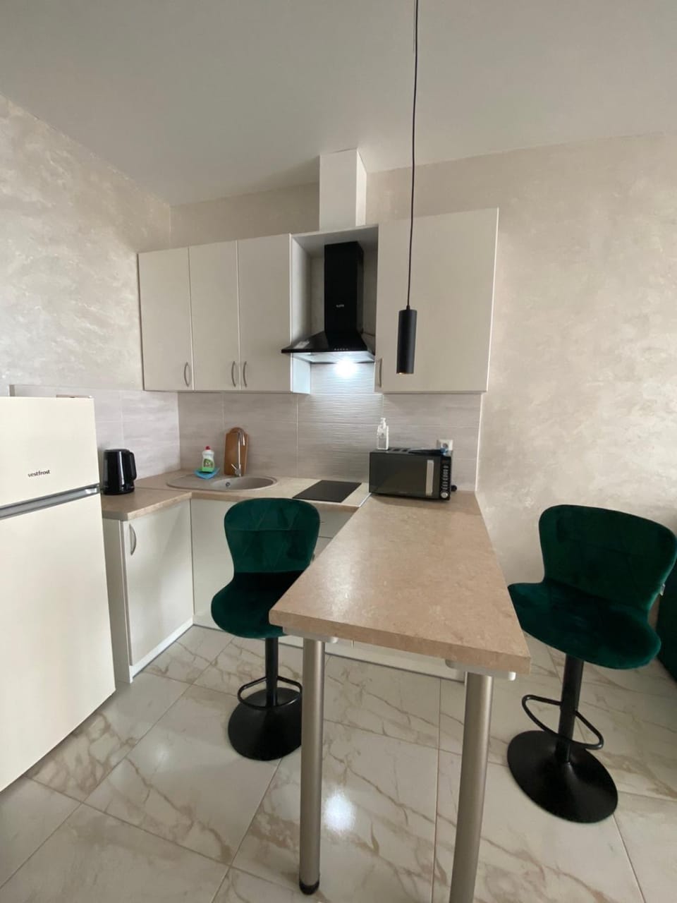 Kitchen or kitchenette, Dining area, minibar, stove