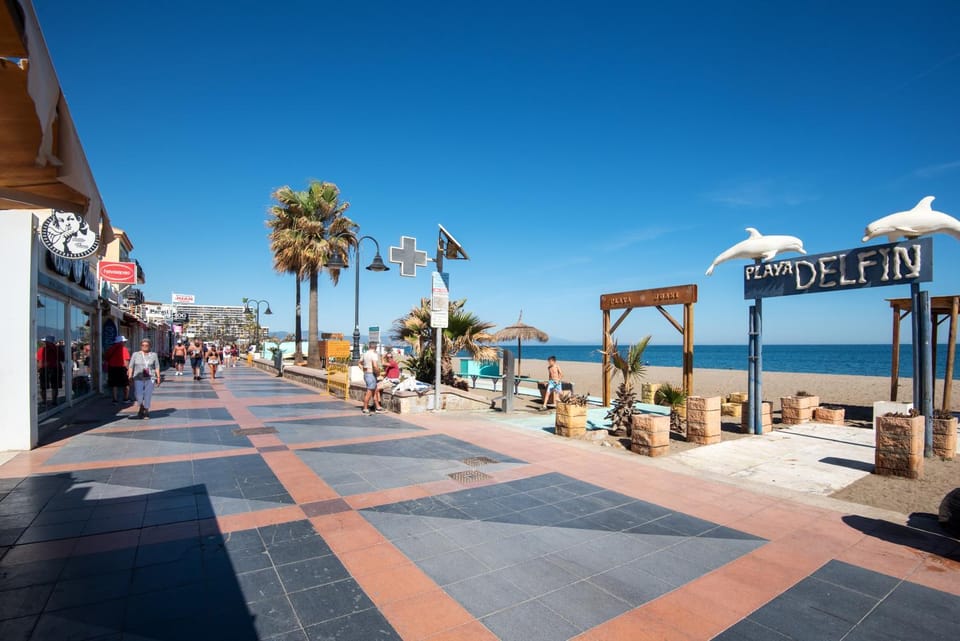 Nearby landmark, Beach, Evening entertainment, Location