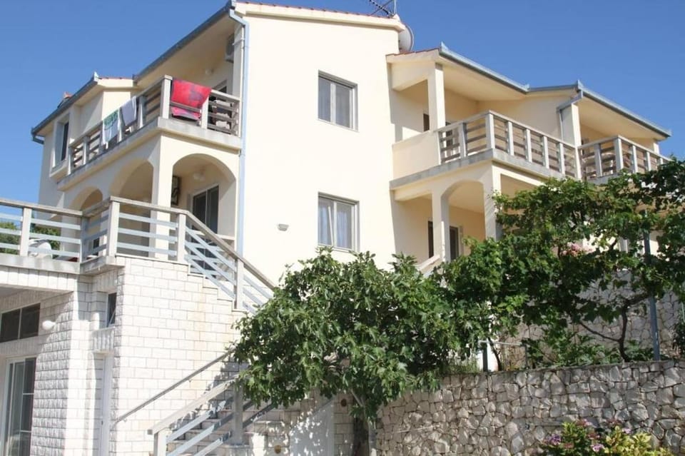 Property building, Facade/entrance, Off site