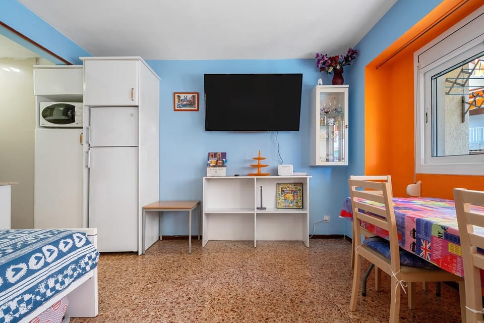 Property building, Living room, Bedroom