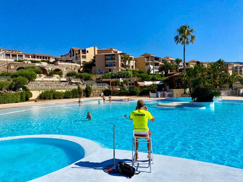Superbe duplex T3 climatisé avec Terrasse et Solarium, magnifique vue Mer et Golf Apartment in Saint-Raphael