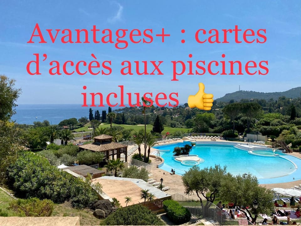 Text overlay, Swimming pool