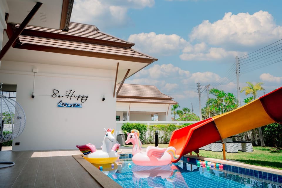 Property building, Day, Evening entertainment, Pool view, Swimming pool, sunbed