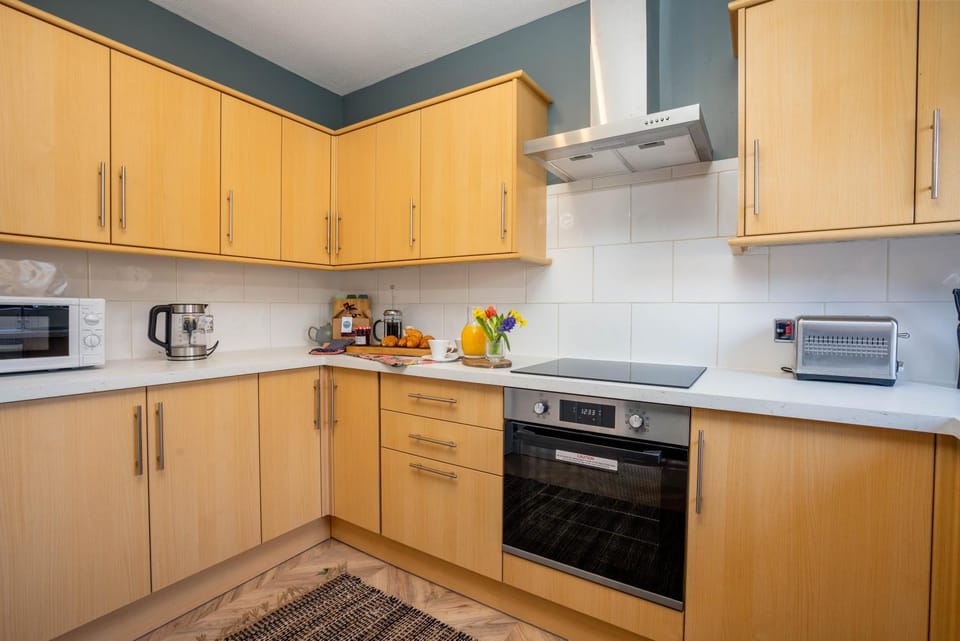 Coffee/tea facilities, dishwasher, minibar, pet friendly, stove, toaster