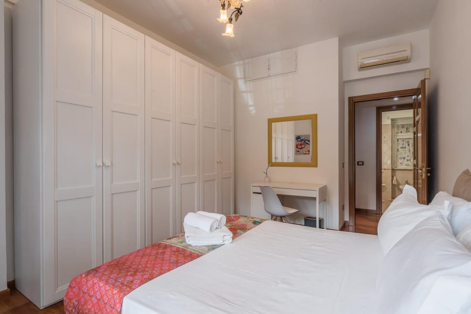 Bed, Photo of the whole room, Bedroom, wardrobe, air conditioner