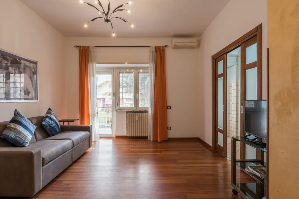 TV and multimedia, Living room, Photo of the whole room, air conditioner