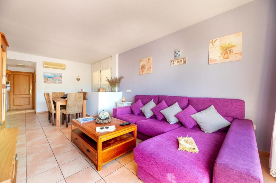 Living room, Seating area, air conditioner
