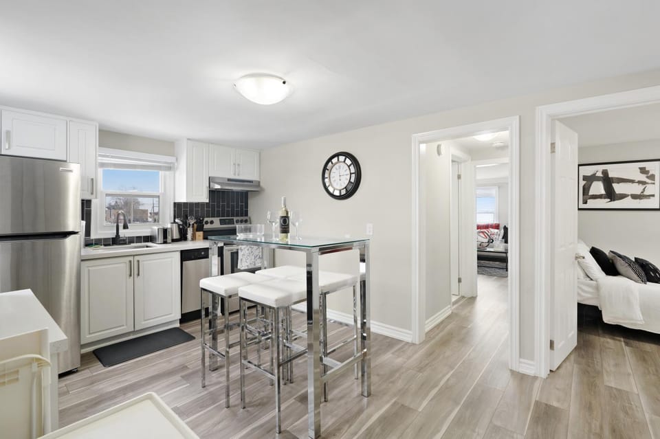 Kitchen or kitchenette, Dining area, dishwasher, stove