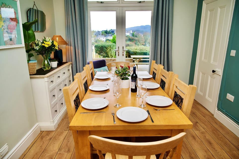 Kitchen or kitchenette, Dining area, Sea view