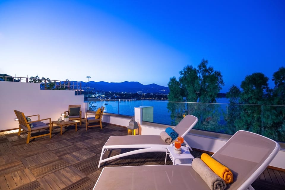 Night, Natural landscape, Balcony/Terrace, Seating area, Beach, Sea view, Sunset, sunbed