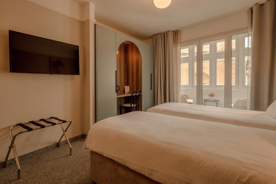 Bed, TV and multimedia, Bedroom, wardrobe