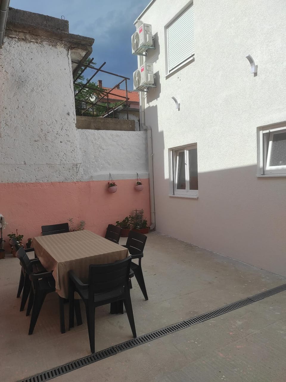 Property building, Patio, Day, View (from property/room), Balcony/Terrace, Dining area