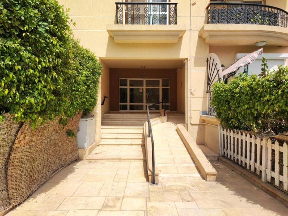 Property building, Facade/entrance