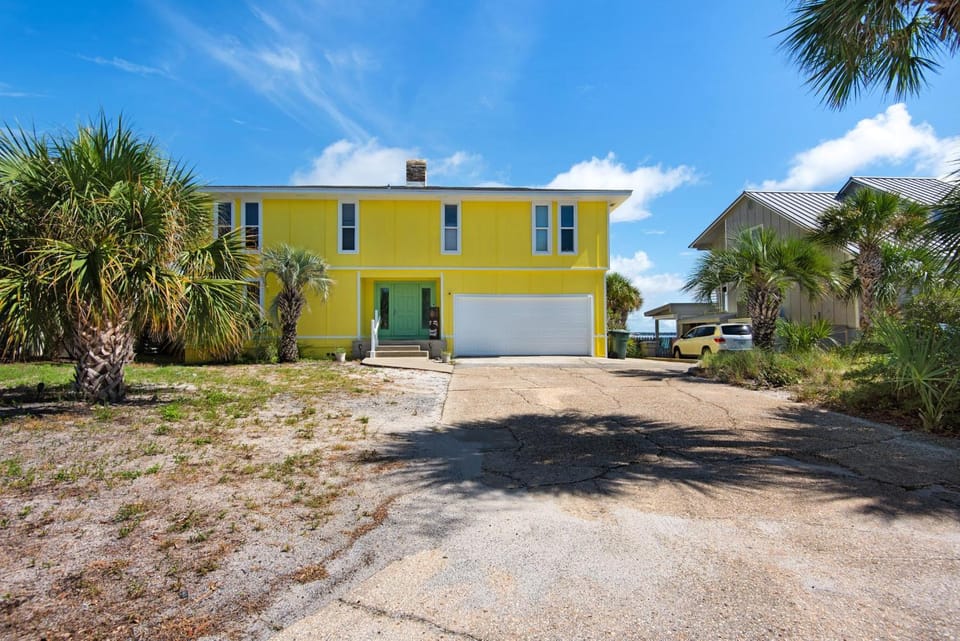 Barefoot & Buzzed House in Pensacola Beach