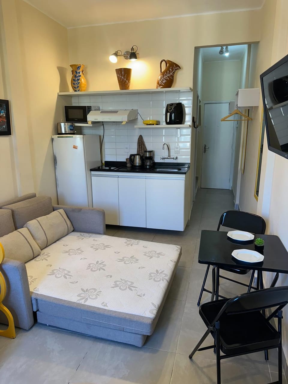 Bed, Communal kitchen, kitchen, kitchen