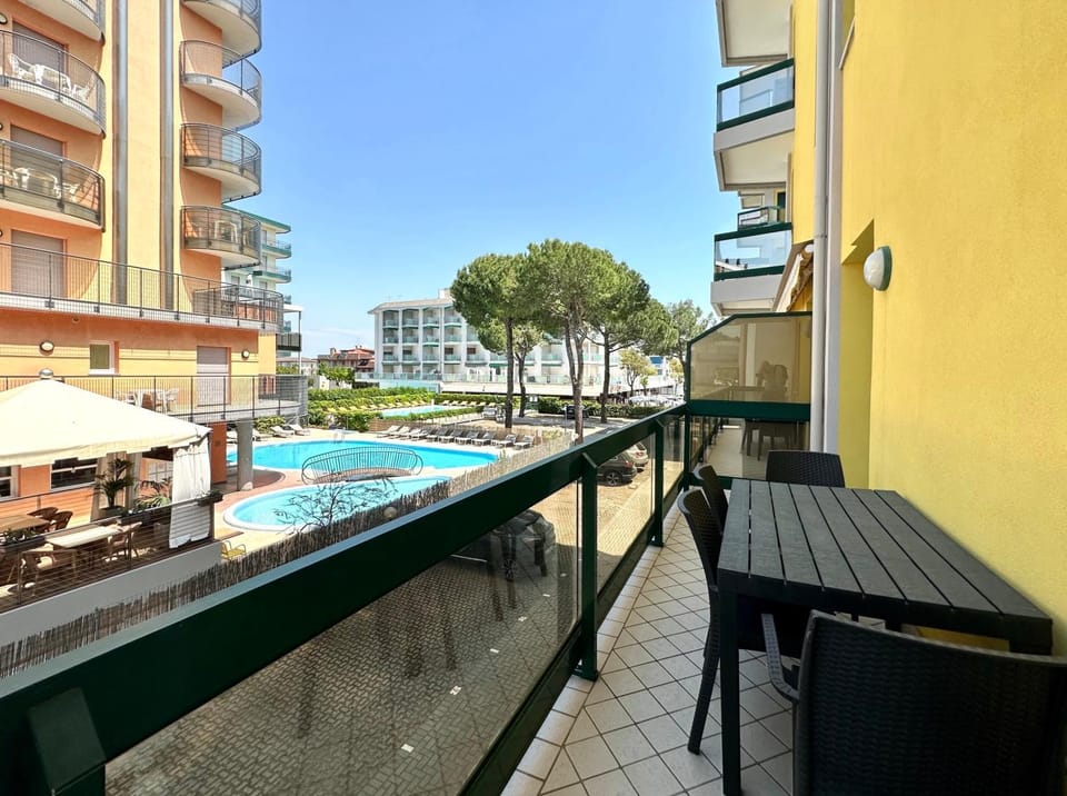 Balcony/Terrace, Pool view