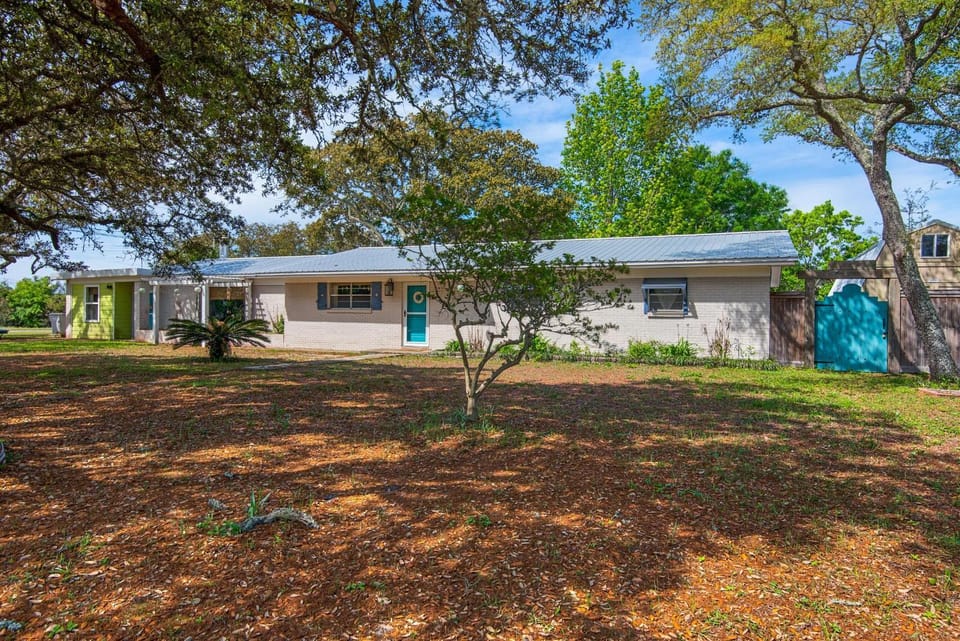 Bungalow By the Sea-Starfish House in Alabama