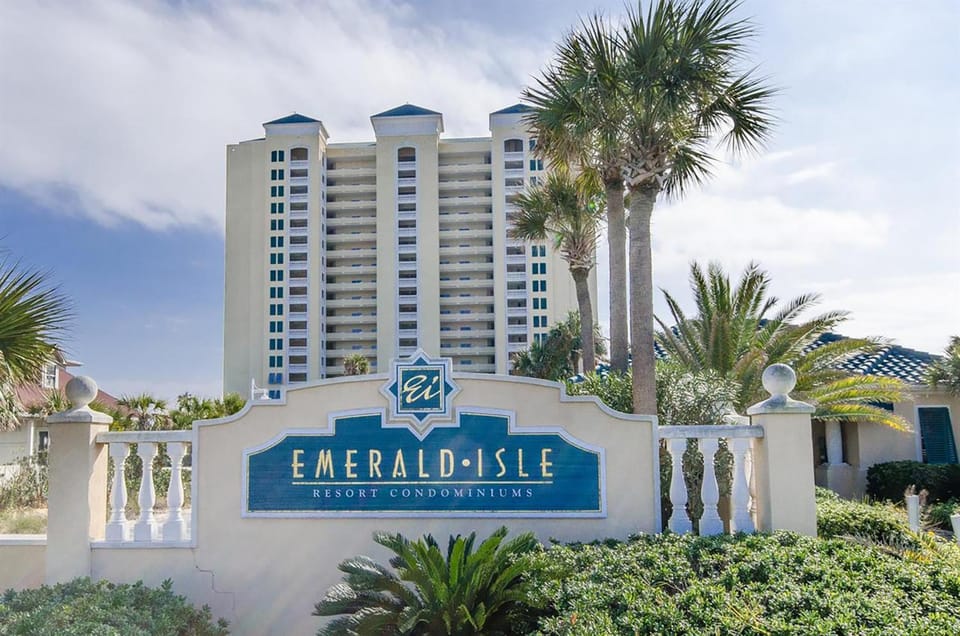 Emerald Isle unit 206 House in Pensacola Beach