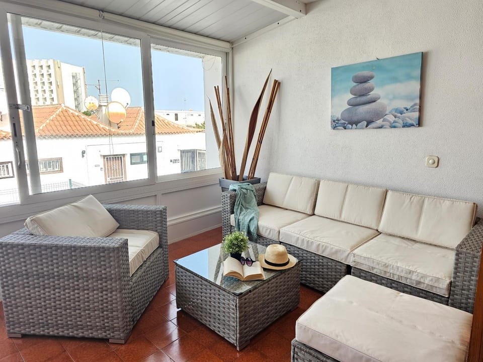 NEW HOLIDAYS BEACH & POOL, AIRCOND, Playa de las Americas, Tenerife Apartment in Playa de las Americas